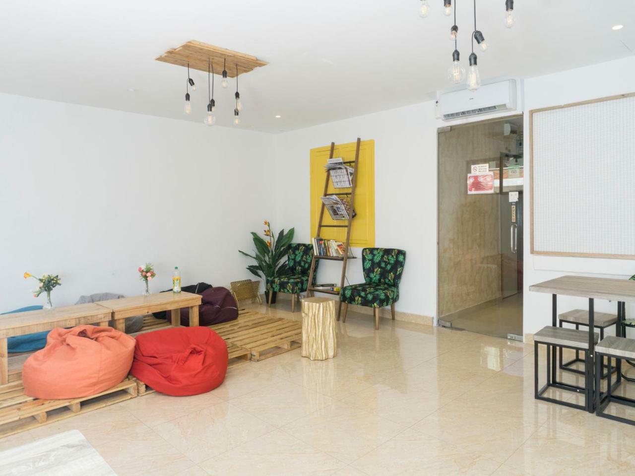 Oyo 90121 Summer House Bed & Cafe Kuala Lumpur Buitenkant foto