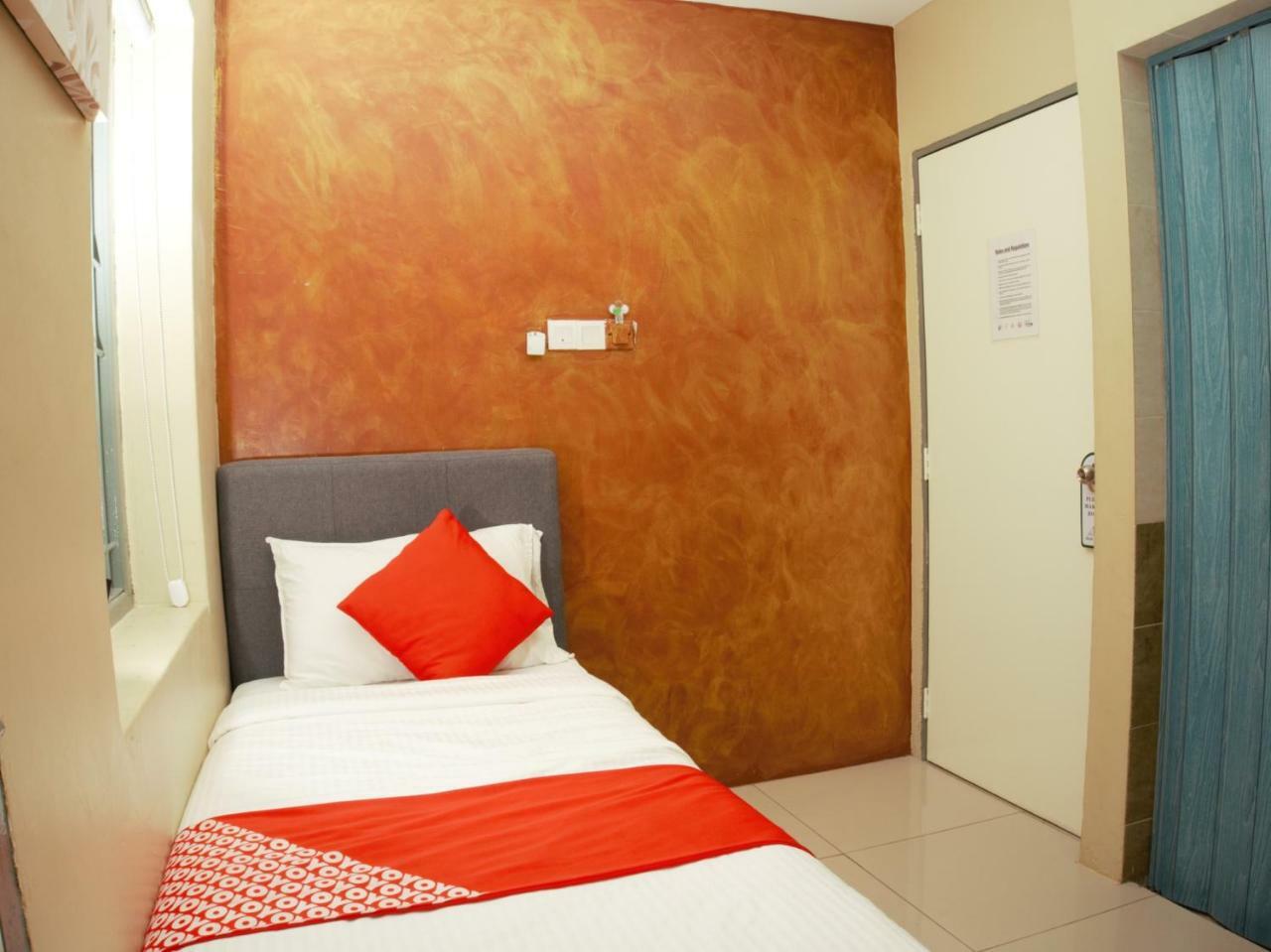 Oyo 90121 Summer House Bed & Cafe Kuala Lumpur Buitenkant foto